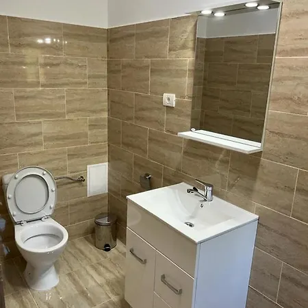 De Inchiriat Cris&dia Guest house